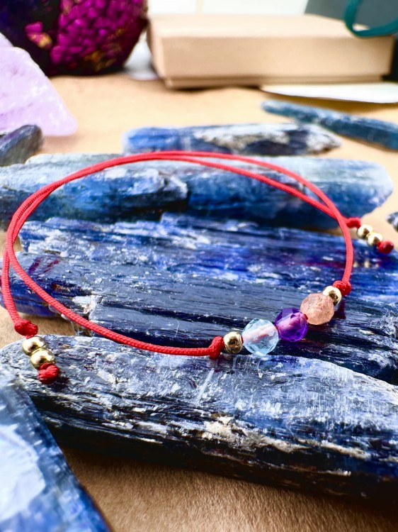 Bransoletka czerwony sznurek z intencjami