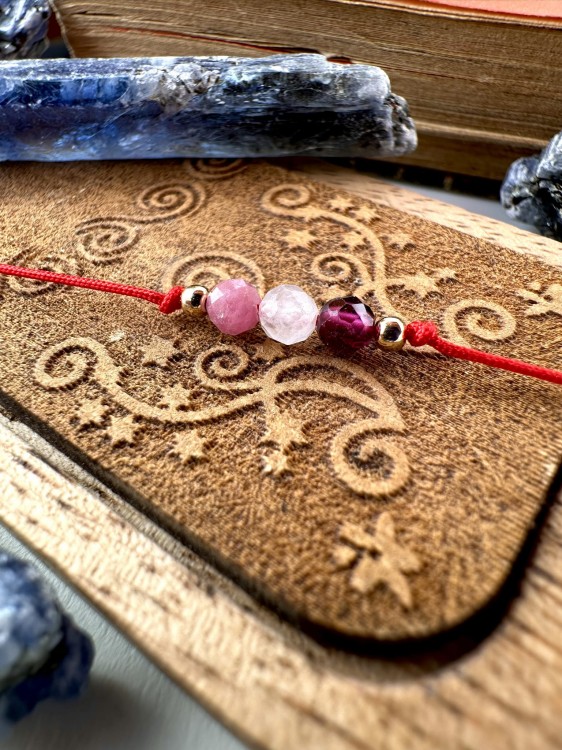 Bransoletka dawać mi księcia z bajki na czerwonym sznurku3