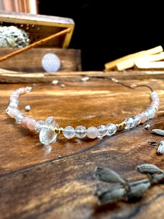 Amulet lew naszyjnik z kamieniami