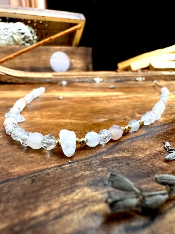 Amulet strzelec naszyjnik z kamieniami