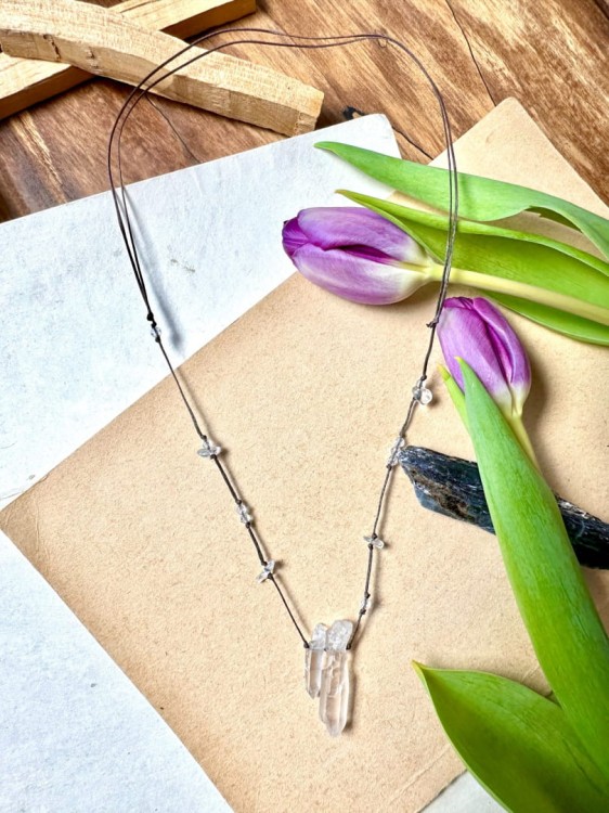 Naszyjnik amulet kryształ górski