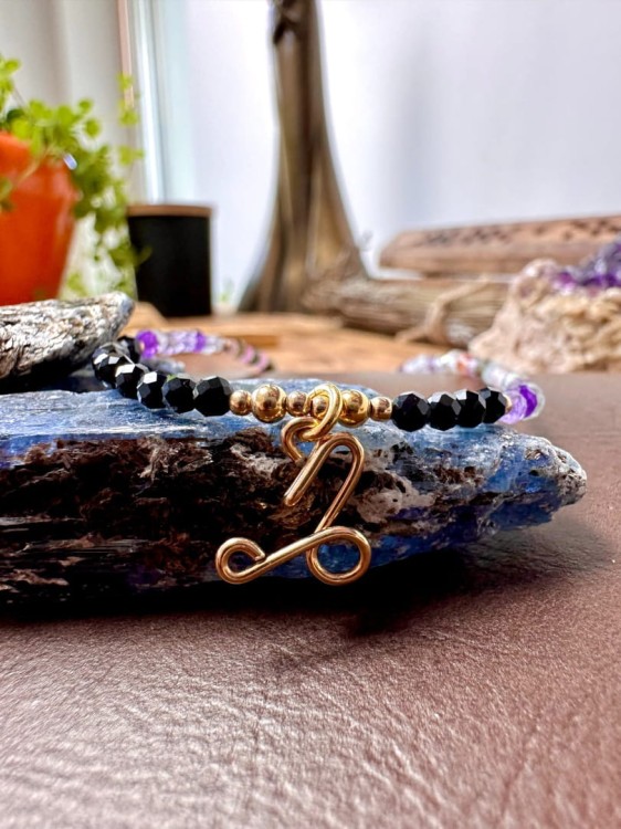 Naszyjnik z kamieniami znak zodiaku koziorożec