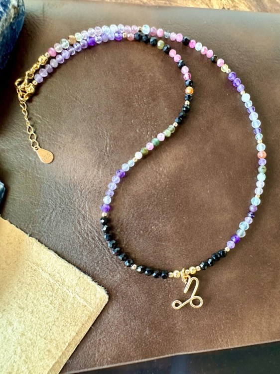 Naszyjnik z kamieniami znak zodiaku koziorożec